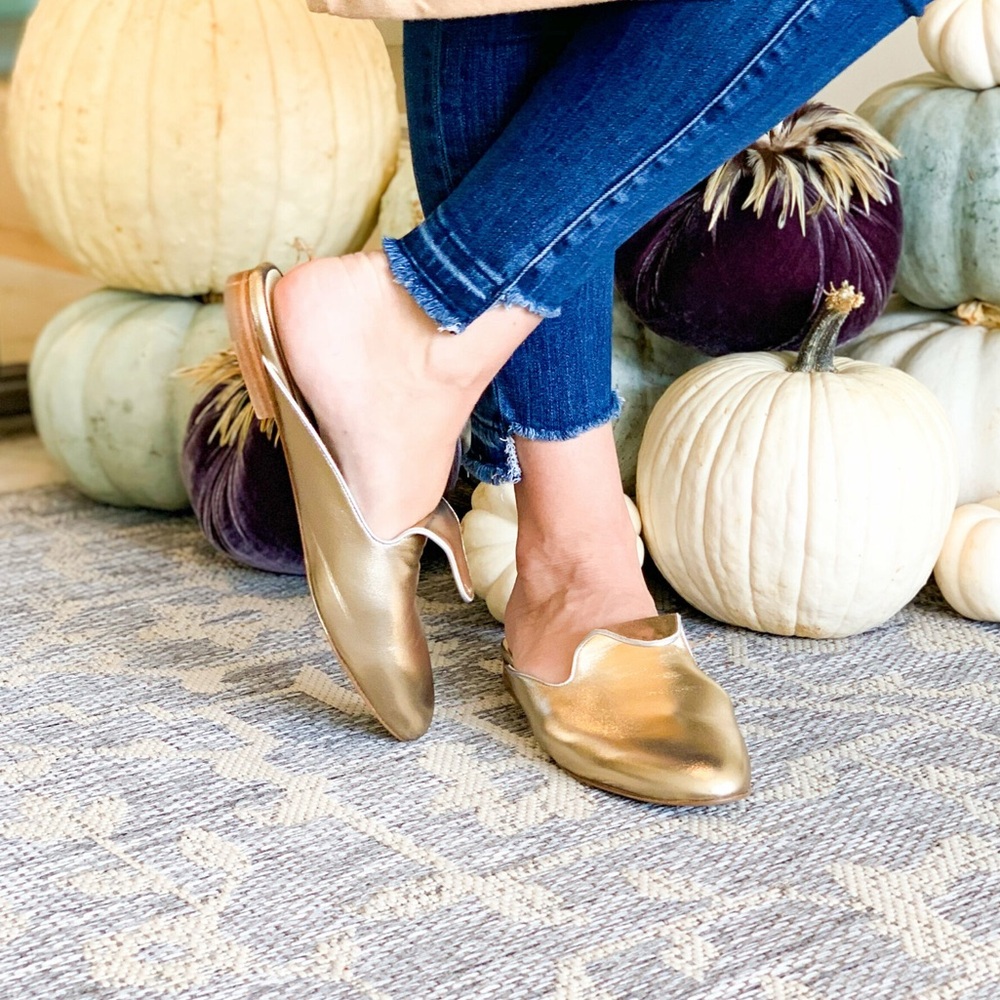 ✨ Sarah Flint resoled Andrea champagne gold mules with silver piping, 38M